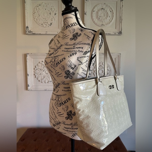 Authentic Salvatore Ferragamo Gancini Embossed Leather w/ COA - Picture 1 of 15
